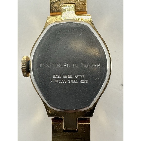 Vintage Timex 1982 Manual Wind Ladies Broken Clasp 18MM 7\